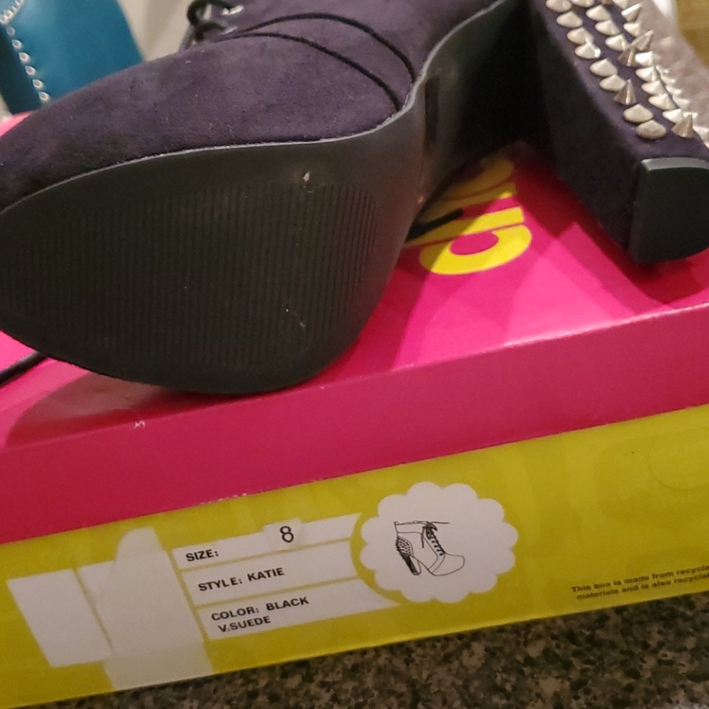 Boots - Picture 3 of 3